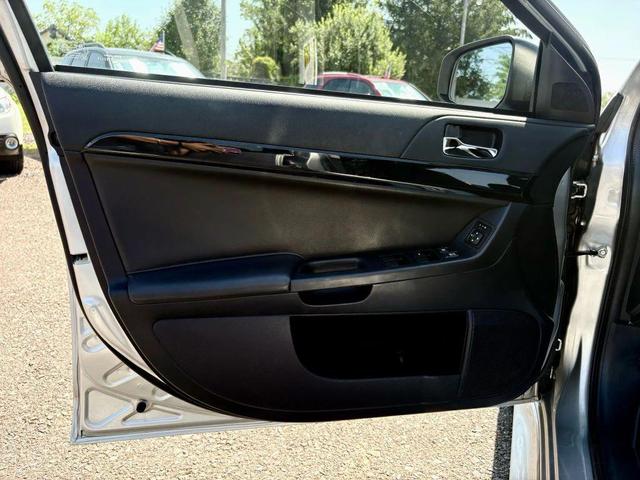 Photo of 2016 Silver Mitsubishi Lancer