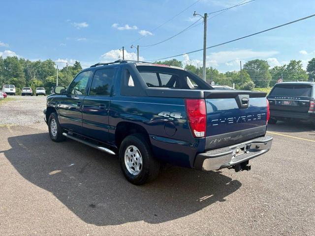 Photo of 2006 Bermuda Blue Metallic Chevrolet Avalanche