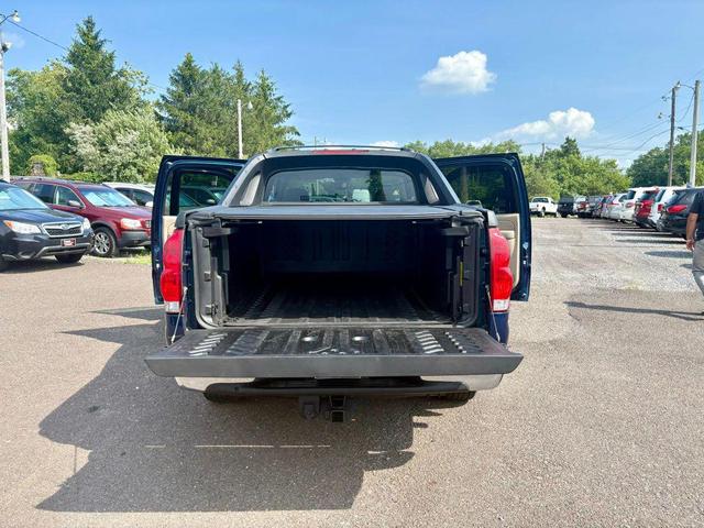 Photo of 2006 Bermuda Blue Metallic Chevrolet Avalanche