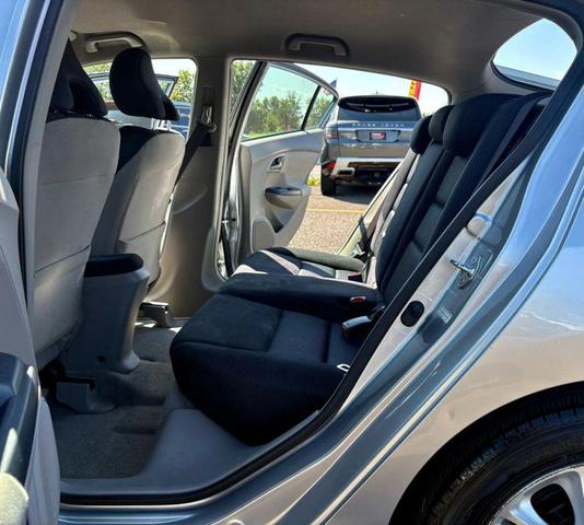 Photo of 2010 Alabaster Silver Metallic Honda Insight