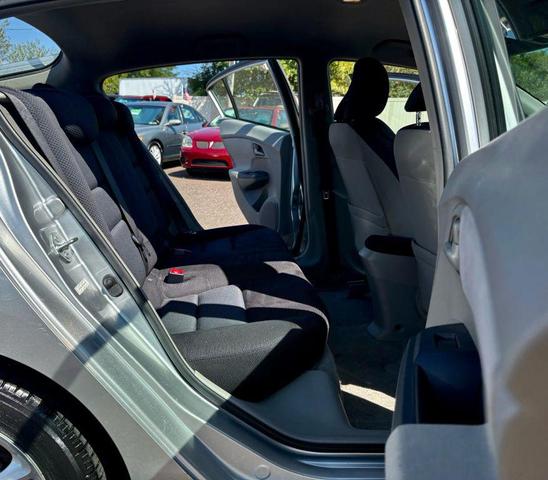 Photo of 2010 Alabaster Silver Metallic Honda Insight