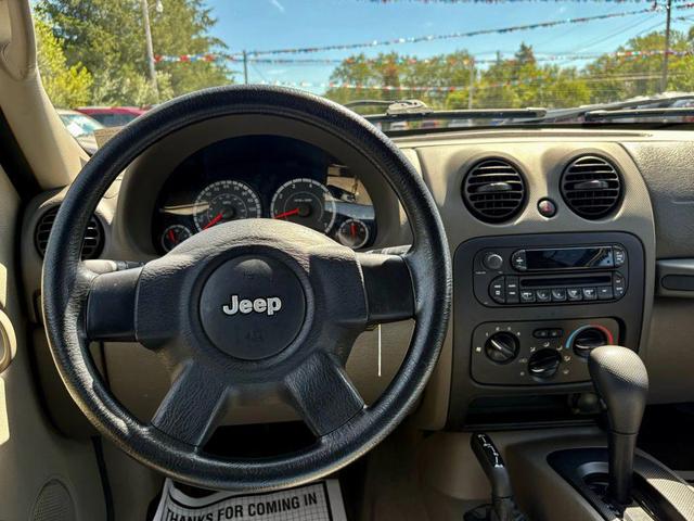 Photo of 2006 Light Khaki Metallic Clearcoat Jeep Liberty