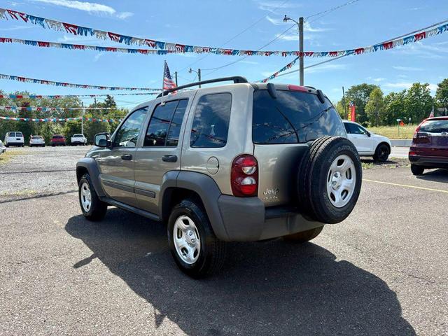 Photo of 2006 Light Khaki Metallic Clearcoat Jeep Liberty