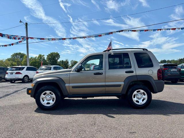 Photo of 2006 Light Khaki Metallic Clearcoat Jeep Liberty
