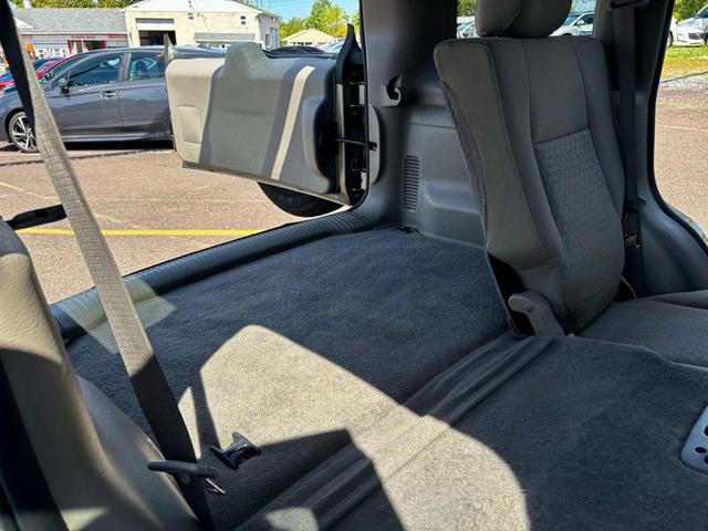Photo of 2006 Light Khaki Metallic Clearcoat Jeep Liberty