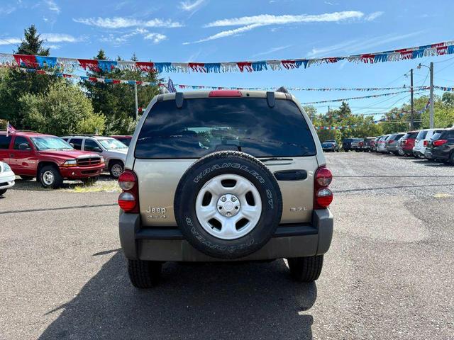 Photo of 2006 Light Khaki Metallic Clearcoat Jeep Liberty
