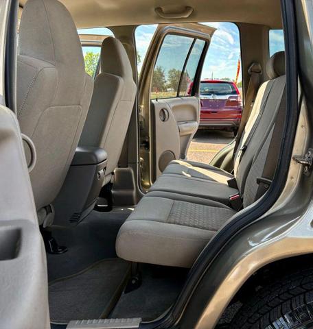 Photo of 2006 Light Khaki Metallic Clearcoat Jeep Liberty
