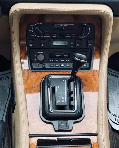 Photo of 1990 RED Jaguar XJ6