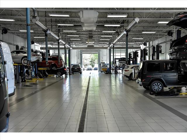 Photo of 2026 Polar White Mercedes-Benz GLC 300