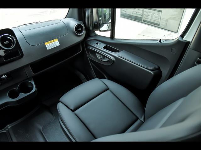 Photo of 2025 Arctic White Mercedes-Benz Sprinter 2500