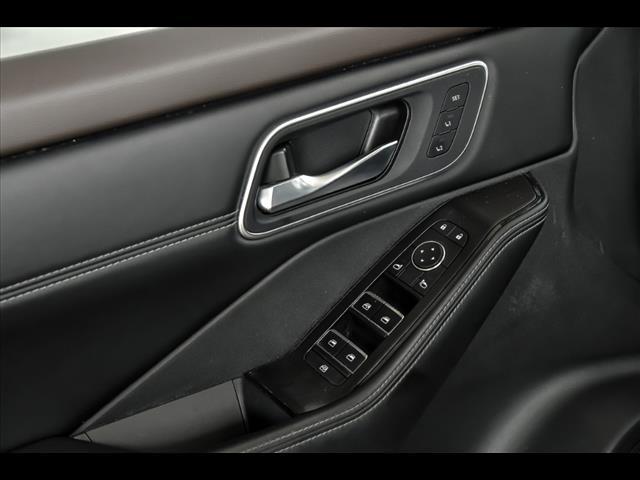Photo of 2021 Gray Nissan Rogue