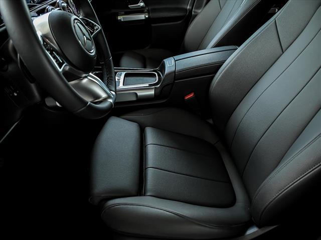 Photo of 2025 Bue Mercedes-Benz GLB 250
