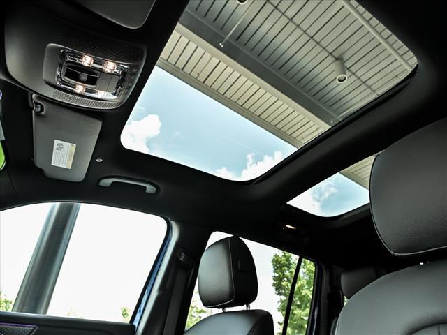 Photo of 2025 Bue Mercedes-Benz GLB 250