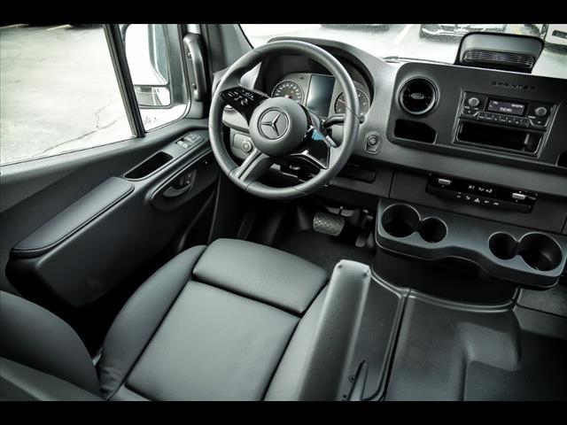 Photo of 2025 Arctic White Mercedes-Benz Sprinter 2500