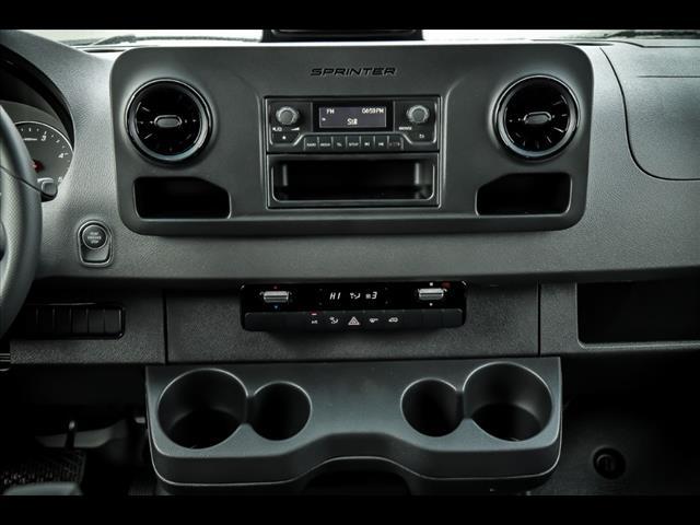 Photo of 2025 Arctic White Mercedes-Benz Sprinter 2500