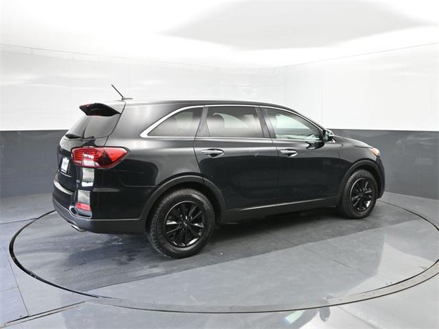 Photo of 2020 Ebony Black Kia Sorento