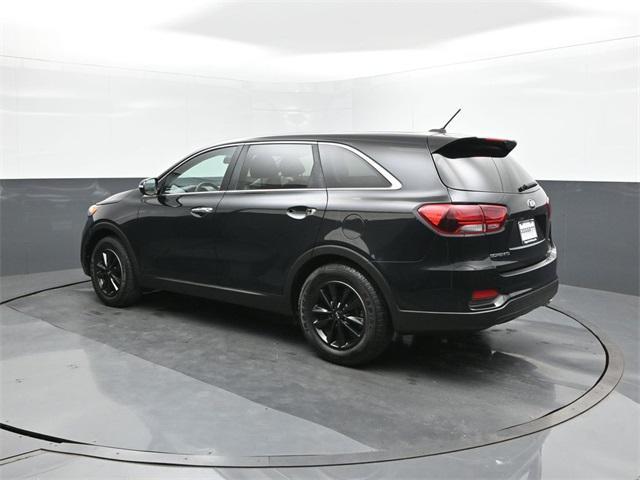Photo of 2020 Ebony Black Kia Sorento