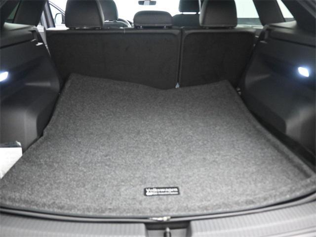 Photo of 2025 Silver Mist Metallic Volkswagen Atlas Cross Sport