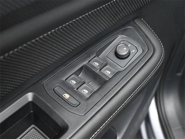 Photo of 2025 Silver Mist Metallic Volkswagen Atlas Cross Sport