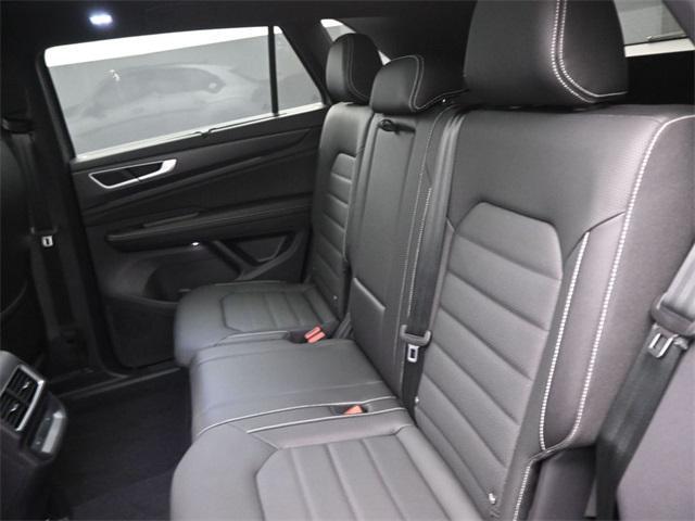 Photo of 2025 Silver Mist Metallic Volkswagen Atlas Cross Sport