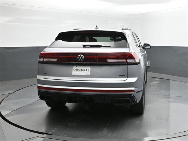 Photo of 2025 Silver Mist Metallic Volkswagen Atlas Cross Sport