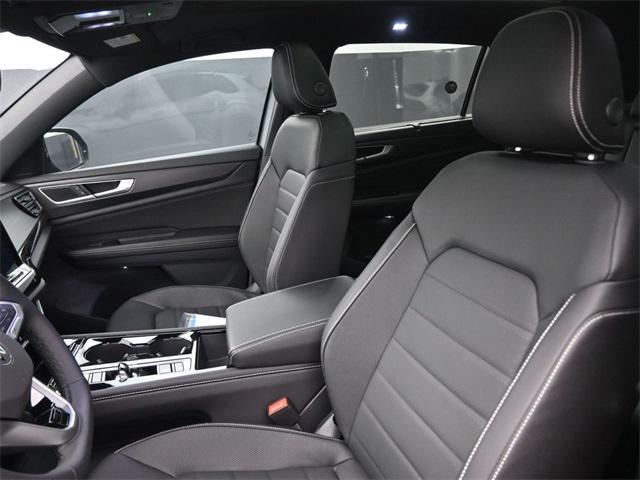 Photo of 2025 Silver Mist Metallic Volkswagen Atlas Cross Sport