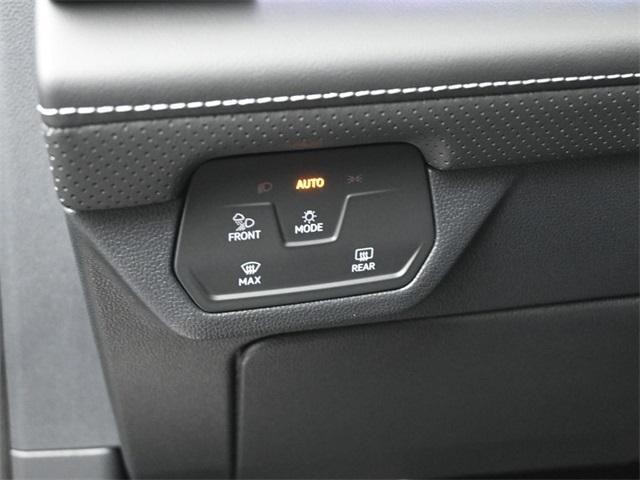 Photo of 2025 Silver Mist Metallic Volkswagen Atlas Cross Sport
