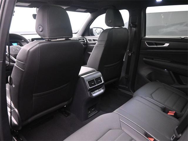 Photo of 2025 Silver Mist Metallic Volkswagen Atlas Cross Sport