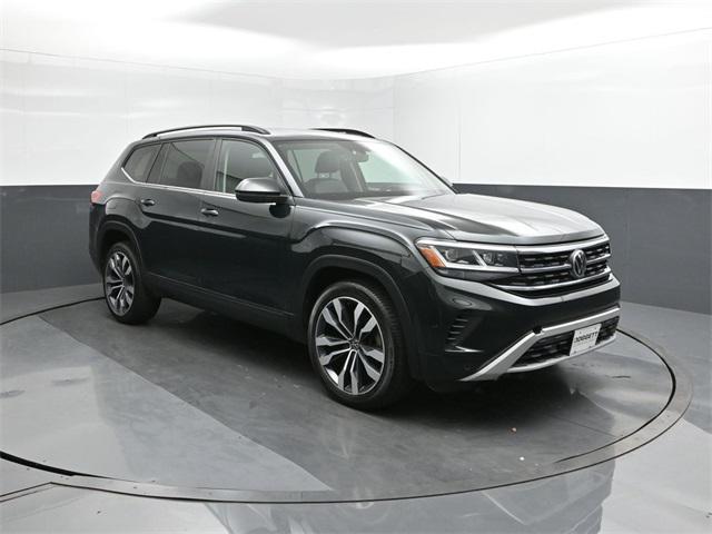 Photo of 2022 Racing Green Volkswagen Atlas