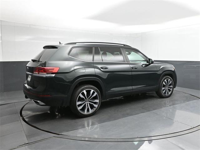 Photo of 2022 Racing Green Volkswagen Atlas