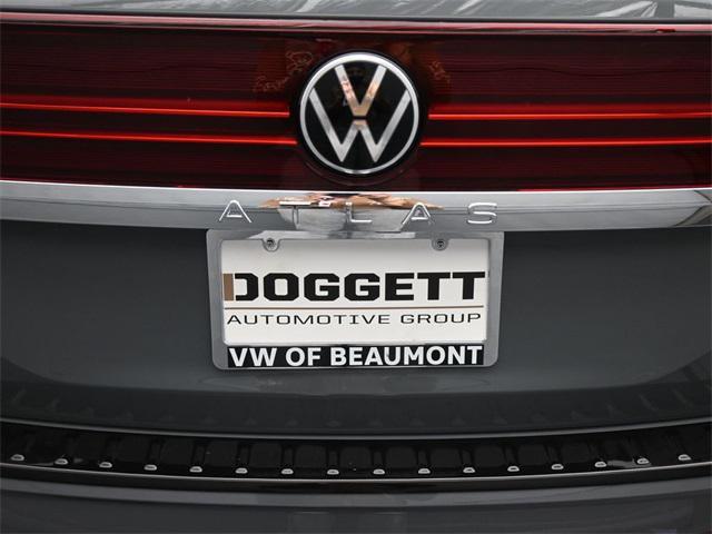 Photo of 2025 Pure Gray Volkswagen Atlas