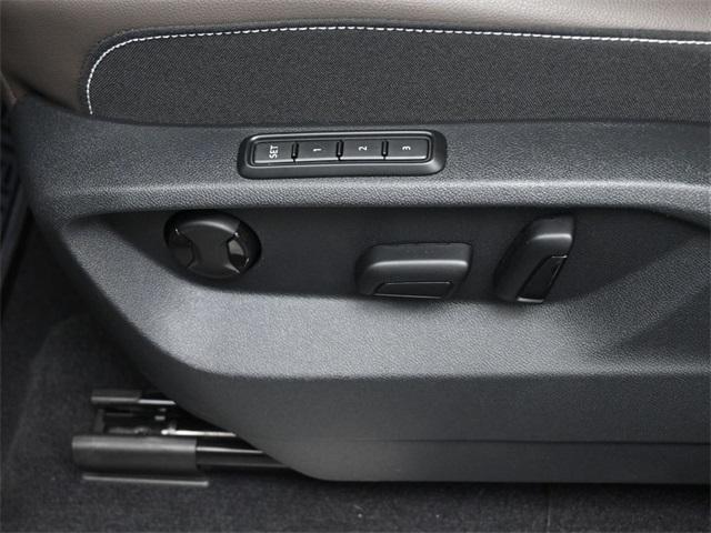 Photo of 2025 Pure Gray Volkswagen Atlas