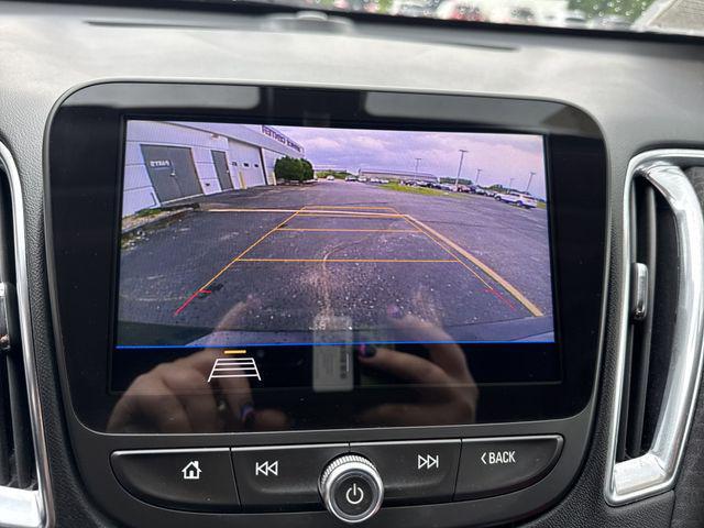 Photo of 2019 Mosaic Black Metallic Chevrolet Malibu