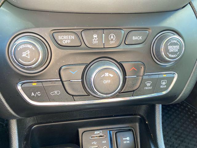 Photo of 2018 Granite Crystal Metallic Clearcoat Jeep Cherokee