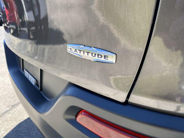 Photo of 2018 Granite Crystal Metallic Clearcoat Jeep Cherokee