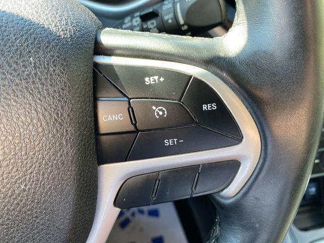 Photo of 2018 Granite Crystal Metallic Clearcoat Jeep Cherokee