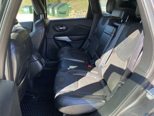 Photo of 2018 Granite Crystal Metallic Clearcoat Jeep Cherokee