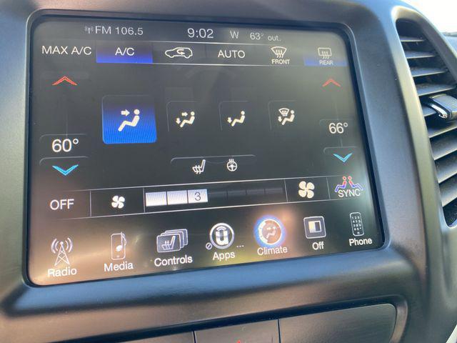 Photo of 2018 Granite Crystal Metallic Clearcoat Jeep Cherokee