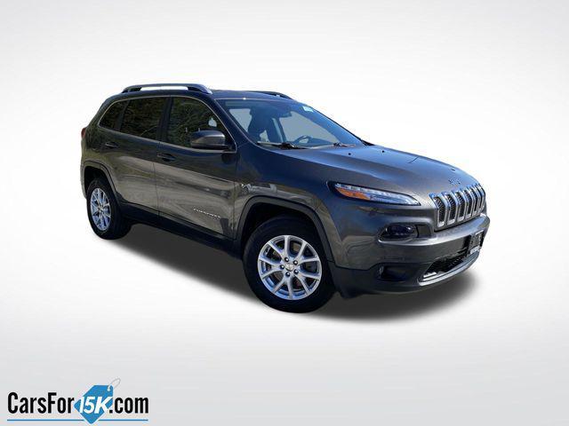 Photo of 2018 Granite Crystal Metallic Clearcoat Jeep Cherokee