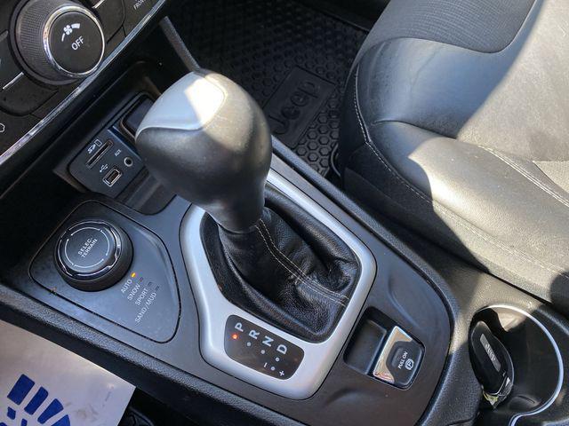 Photo of 2018 Granite Crystal Metallic Clearcoat Jeep Cherokee