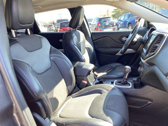 Photo of 2018 Granite Crystal Metallic Clearcoat Jeep Cherokee