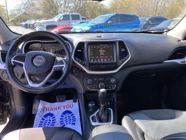 Photo of 2018 Granite Crystal Metallic Clearcoat Jeep Cherokee