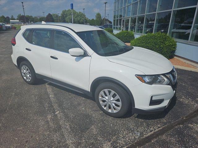 Photo of 2017 Glacier White Nissan Rogue