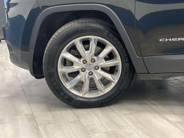 Photo of 2017 Diamond Black Crystal Pearlcoat Jeep Cherokee