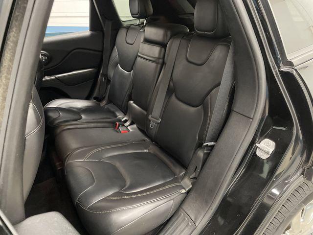 Photo of 2017 Diamond Black Crystal Pearlcoat Jeep Cherokee