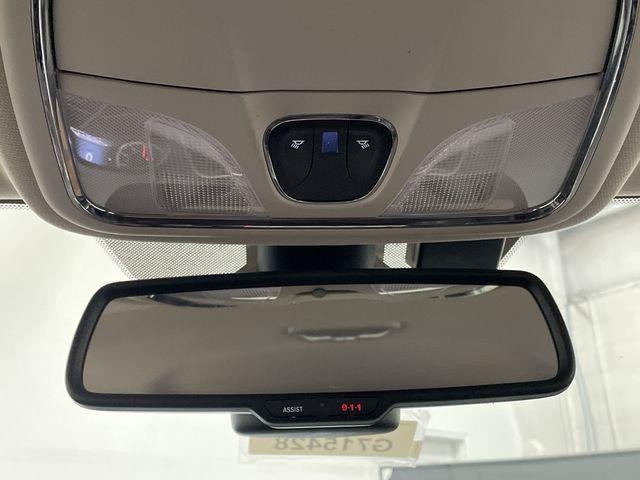 Photo of 2017 Diamond Black Crystal Pearlcoat Jeep Cherokee
