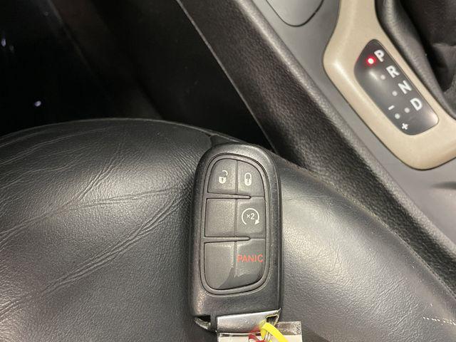 Photo of 2017 Diamond Black Crystal Pearlcoat Jeep Cherokee