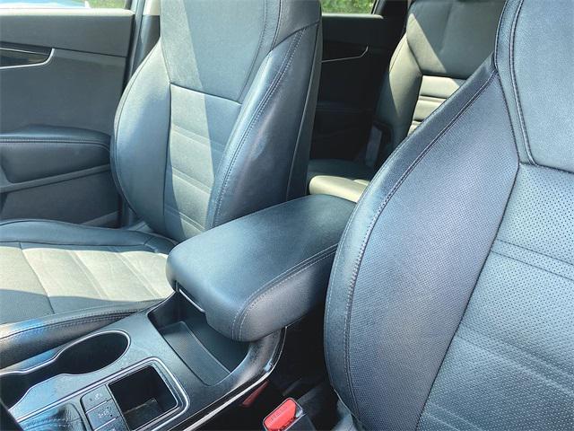 Photo of 2016 Titanium Silver Kia Sorento
