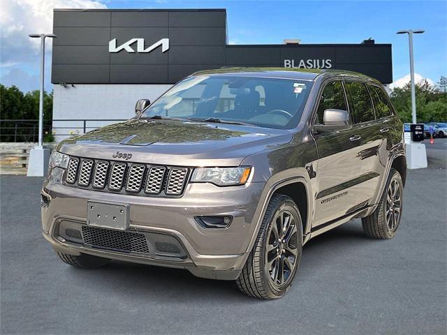 Photo of 2021 Granite Crystal Metallic Clearcoat Jeep Grand Cherokee