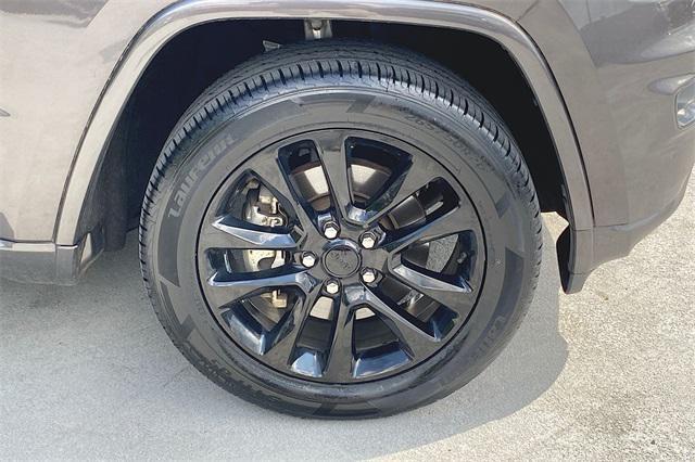 Photo of 2021 Granite Crystal Metallic Clearcoat Jeep Grand Cherokee